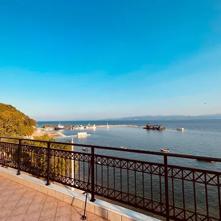 Delfinia アパート プラタニアス